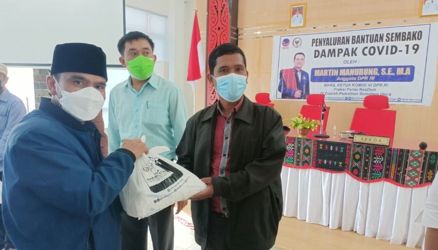Martin Bagikan 9.000 Paket Sembako di Sumut